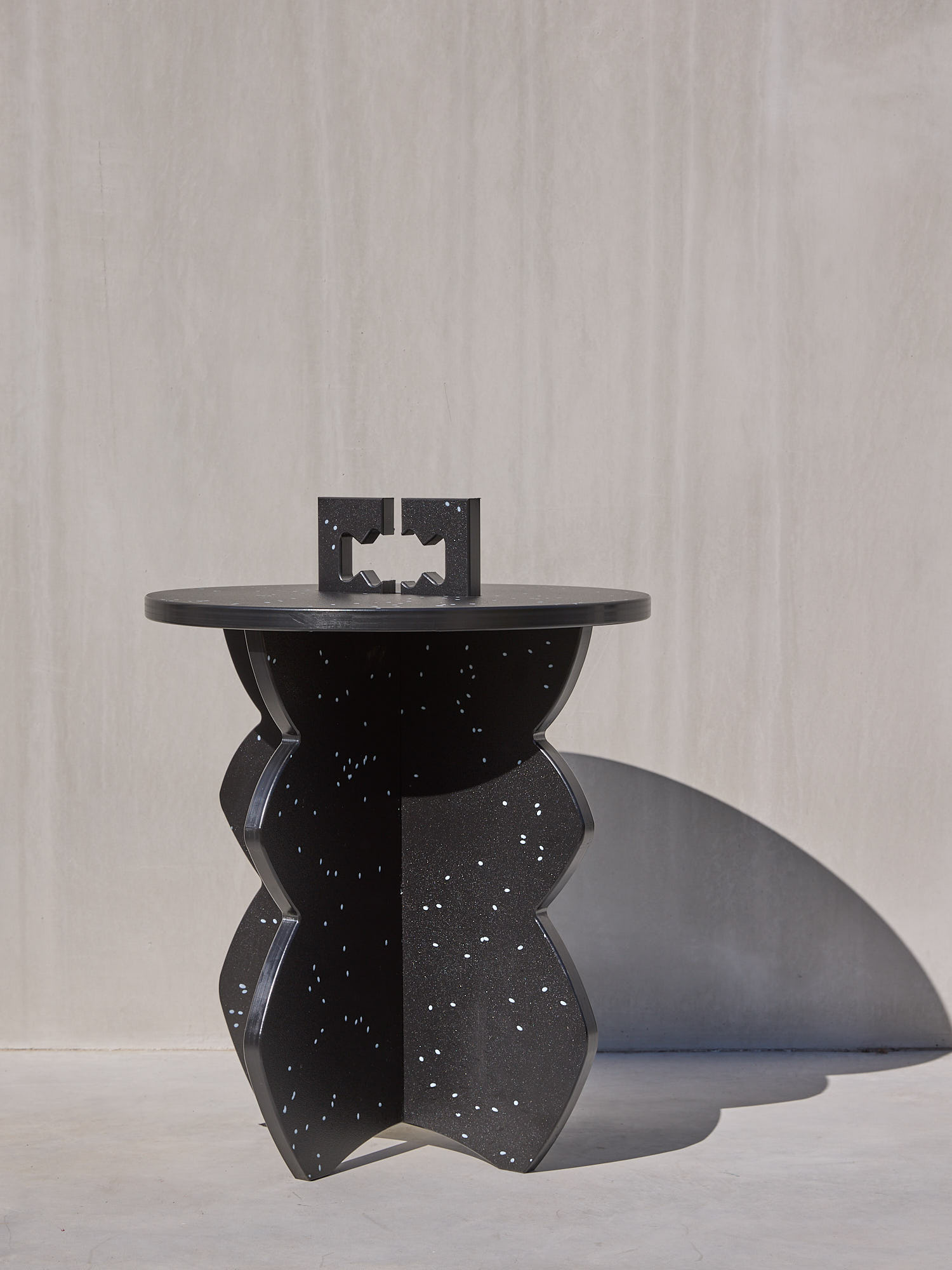 MONSTER SIDE TABLE - Image 6