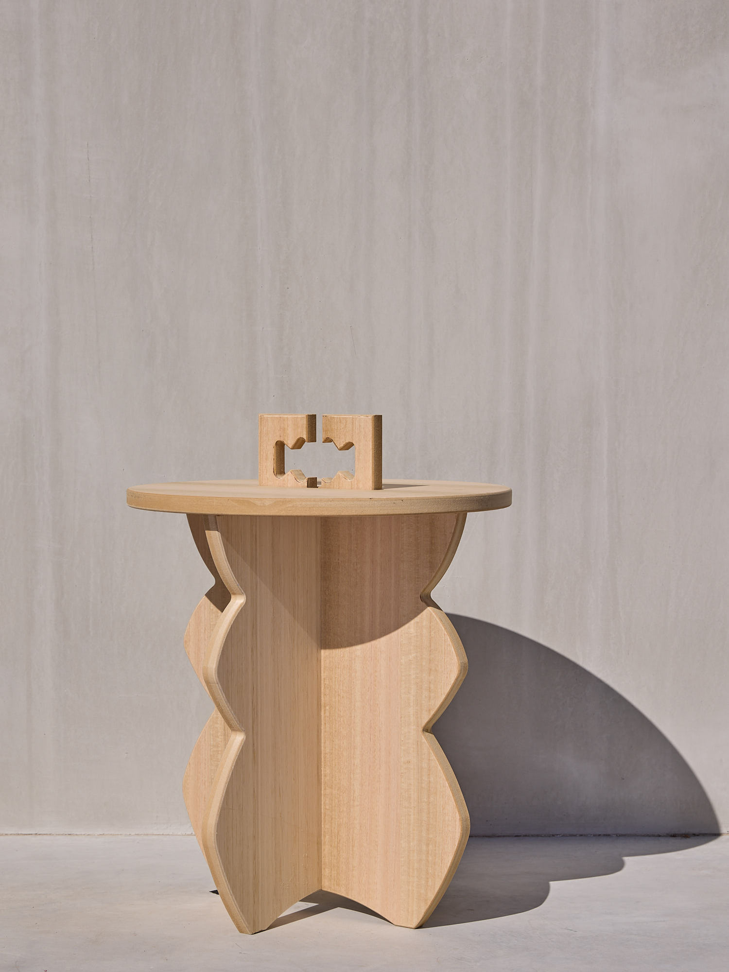 MONSTER SIDE TABLE - Image 5